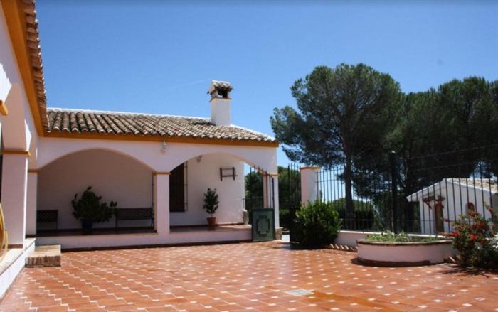 Alojamiento Gato Clavo: patio interior del cortijo