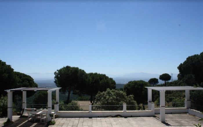 Alojamiento Gato Clavo: terraza con vistas a la finca