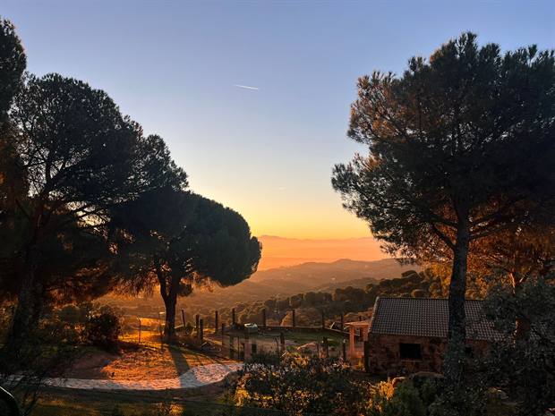 Paisaje de Sierra de Andújar: atardecer en el cortijo