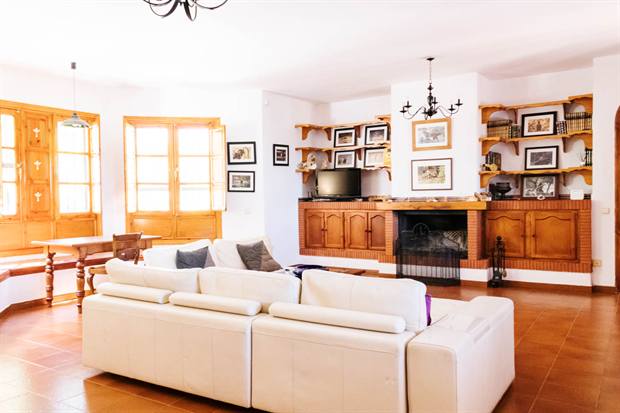 Alojamiento Gato Clavo: salón del cortijo
