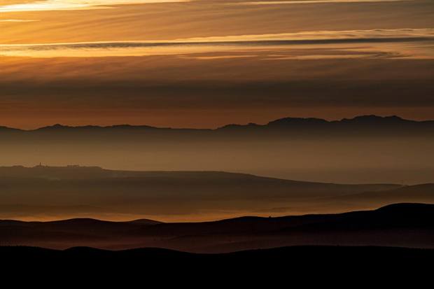 Paisaje de Sierra de Andújar: sierras al atardecer