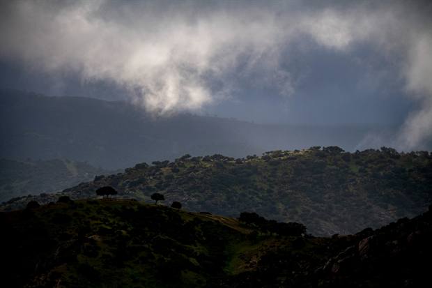 Paisaje de Sierra de Andújar: tormenta sobre la sierra